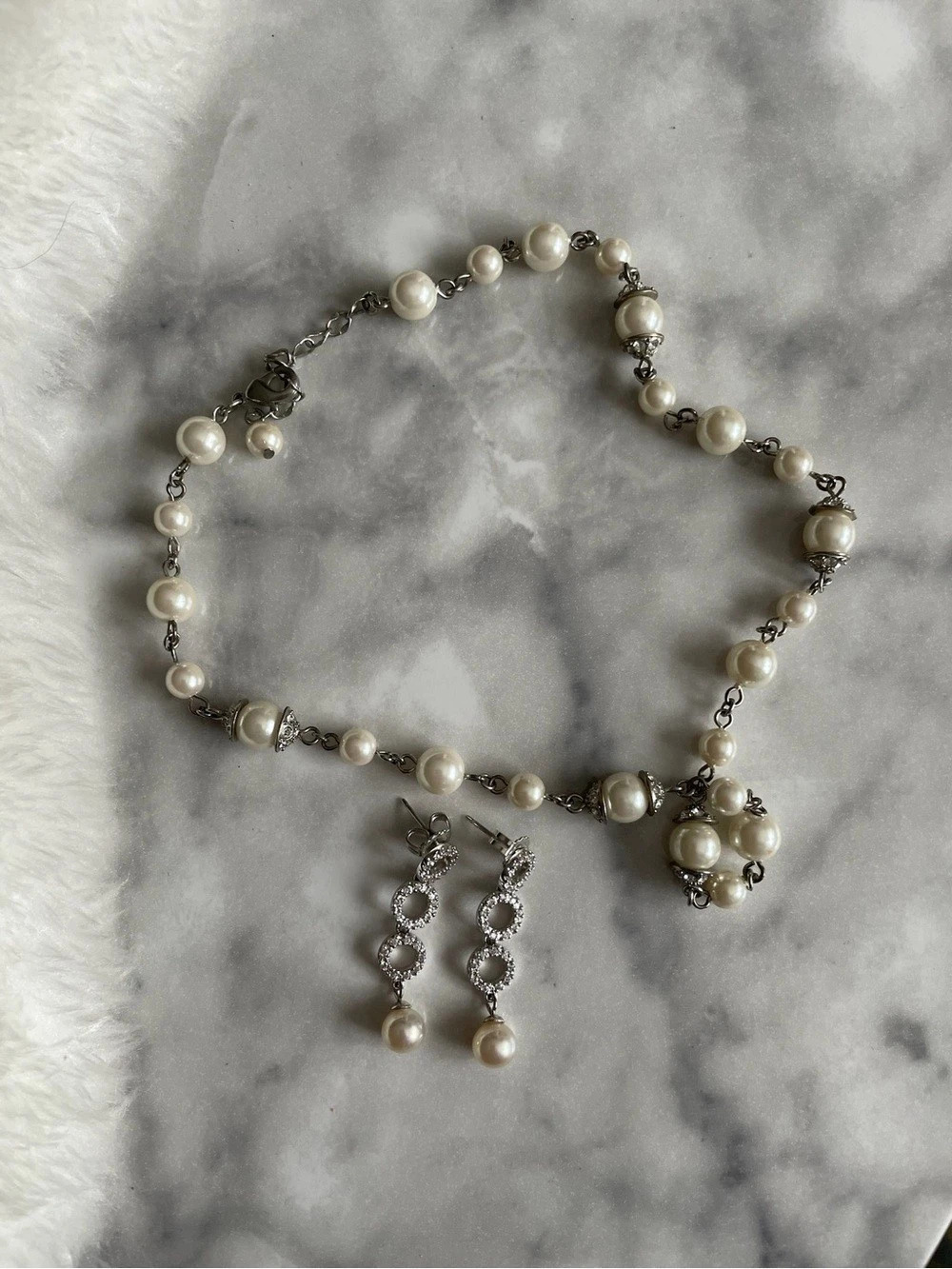 Pearl Necklace and Earrings Set in White